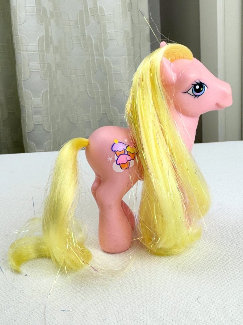 2006 G3 MLP Cupcake My Little Pony Scootin' Along with Cupcake